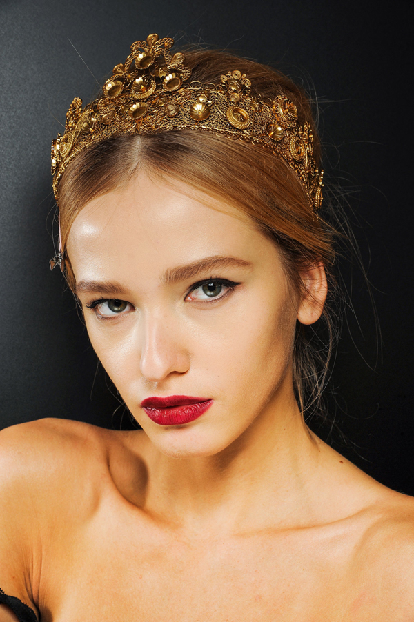 Dolce-and-Gabbana-fashion-show-fall-winter-2013-beauty-trend-red-lips