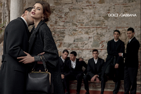 dolce-and-gabbana-fall-winter-2014-women-campaign-photos-bianca-balti-bag