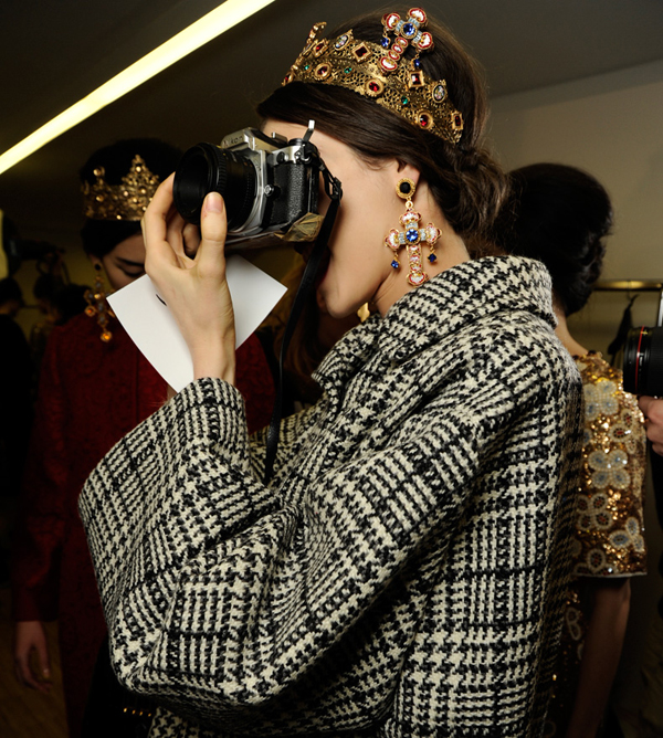 dolce-and-gabbana-womenswear-collection-FW-2014-fashion-show-backstage-photogallery-camera