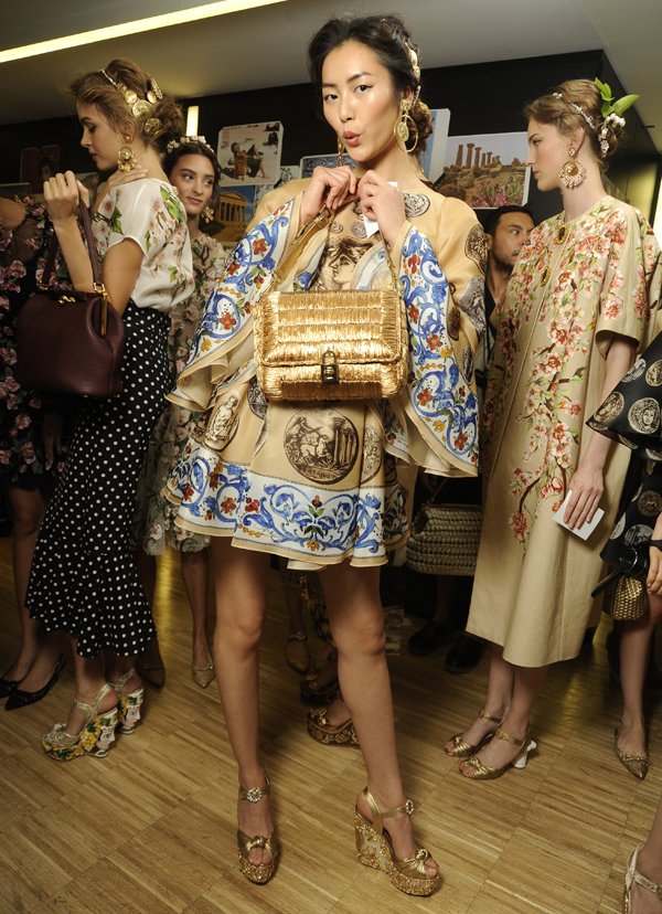 dolce-and-gabbana-ss-2014-women-fashion-show-backstage-08