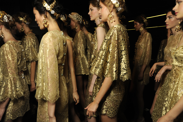 dolce-and-gabbana-ss-2014-women-fashion-show-backstage-16