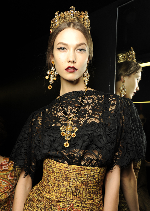 06_dolce-and-gabbana-fw-2014-women-fashion-show-backstage