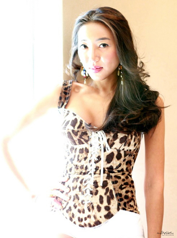 07_YuriAhn_theStylistme_feminine_leopard_with_Dolce_and_Gabbana