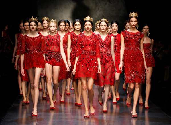 12-red-lace-dolce-gabbana-fw-2014-collection-for-new-years-eve-2014