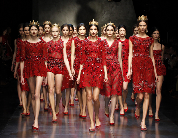 15-Dolce-and-Gabbana-fw-14-red-lace