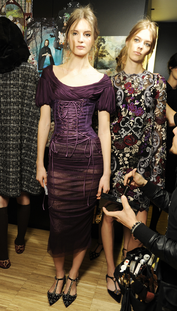 08-Dolce-and-Gabbana-fall-winter-2014-2015-womens-fashion-show-satin-net-dress